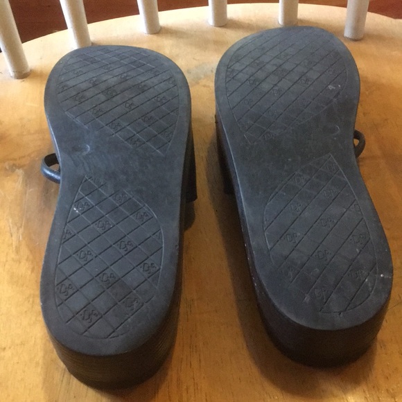 Donald j Pliner. Leather raised slipper - Picture 3 of 4